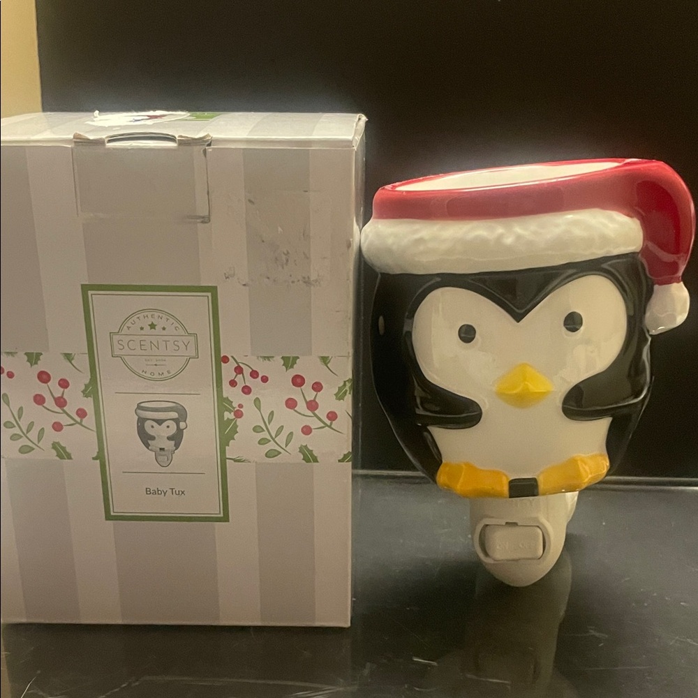 Scentsy Festive Penguin Night Light with Red Santa Hat  wax warmer